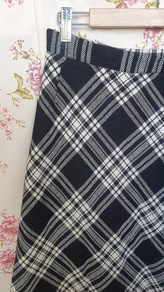 Black plaid skirt 50s discount
