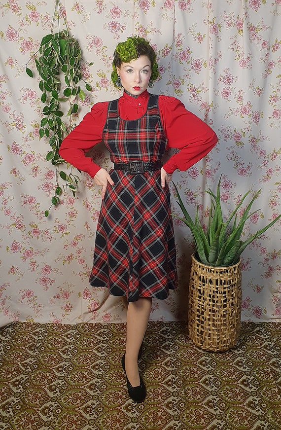 Vintage black red tartan plaid sleeveless fit an … - image 3