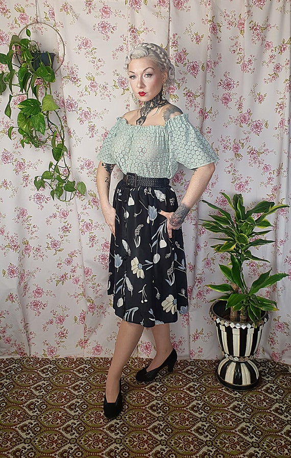 Vintage sage green floral button shirt... L - /XL ^^^