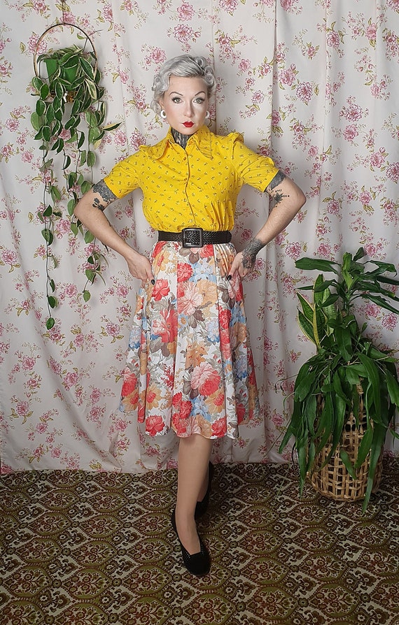 Vintage yellow ditsy floral print pointy collar c… - image 1