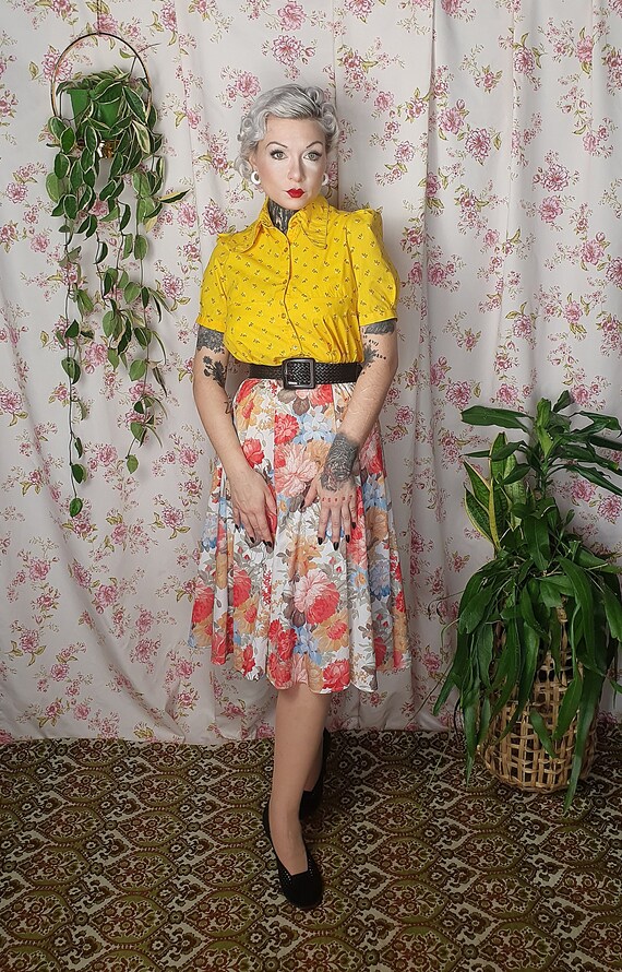 Vintage yellow ditsy floral print pointy collar c… - image 4