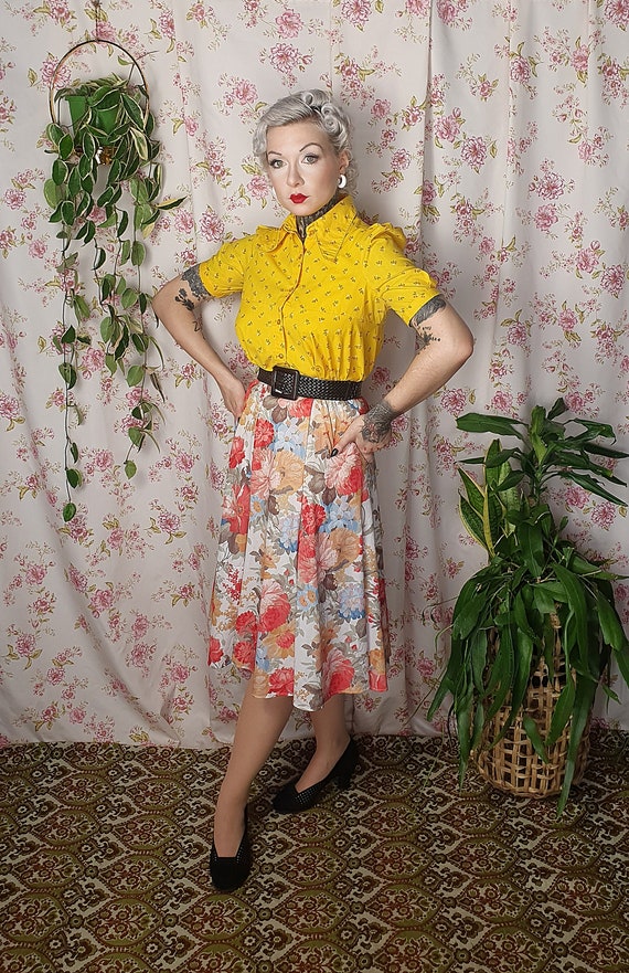 Vintage yellow ditsy floral print pointy collar c… - image 5