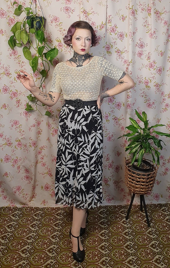 Vintage black white floral print a line midi stra… - image 3