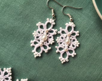 Wedding lace earrings, white lace earrings, white tatting earrings, tatted jewerly, tatting earrings, tatted earrings Lace earrings Tatting