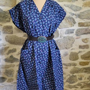 Blue floral house dress, vintage French work dress with pockets, NOS size FR 62