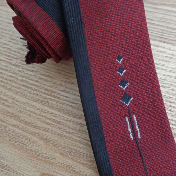 Square end tie, 60s red and black abstract slim mod necktie, vintage Tergal Cravate