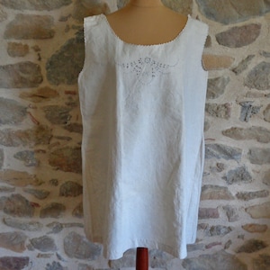 Antique French metis nightdress, large size 50 inch bust