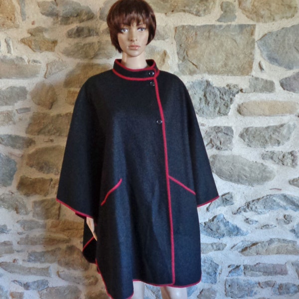 Cap en laine noire, long poncho, fabriqué en Grèce