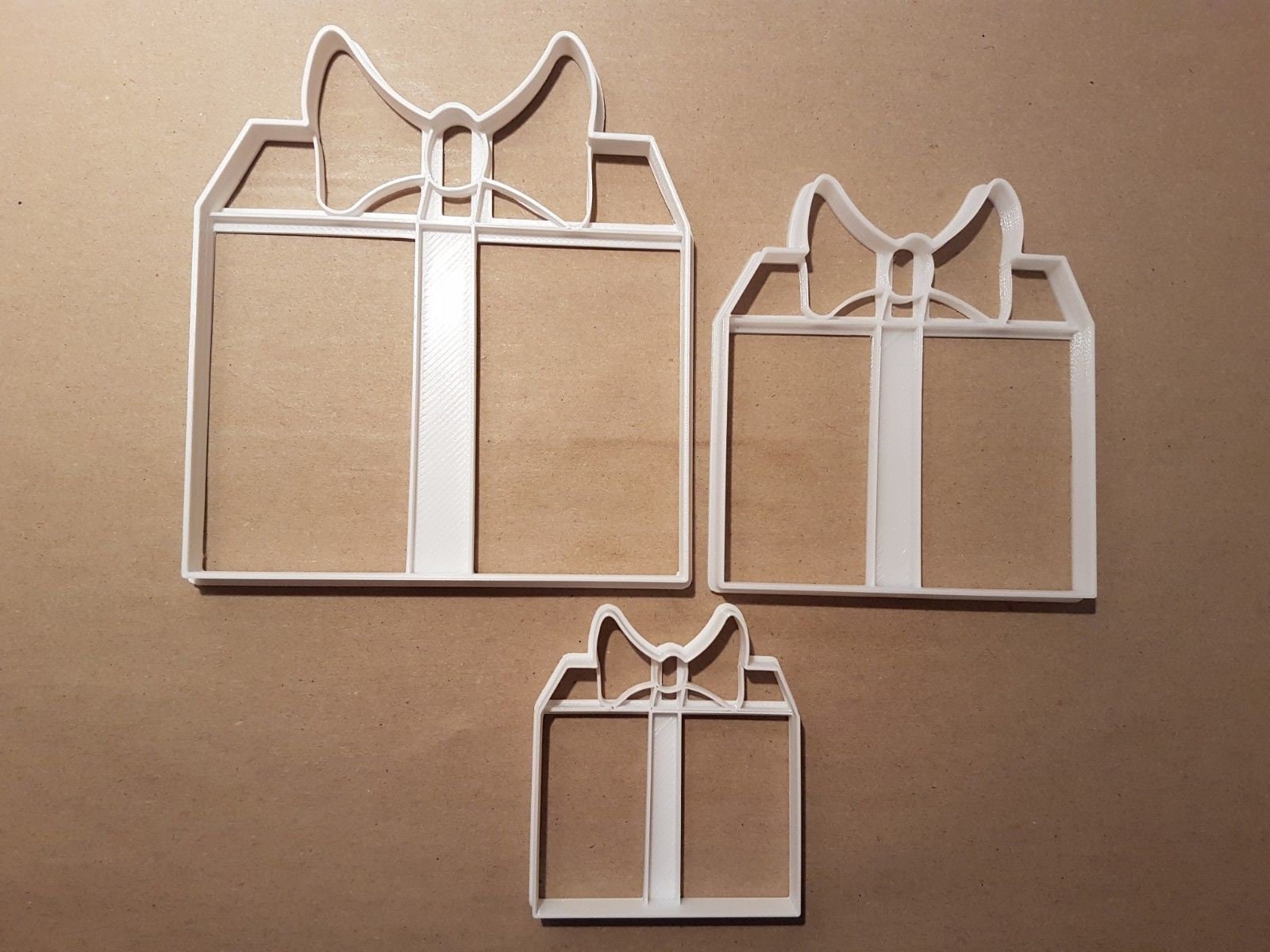 Present Gift Wrapping Bow Xmas Shape Cookie Cutter Dough Biscuit Fondant Stamp