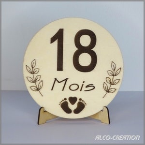 Wooden pregnancy or baby birthday card FR - Mois