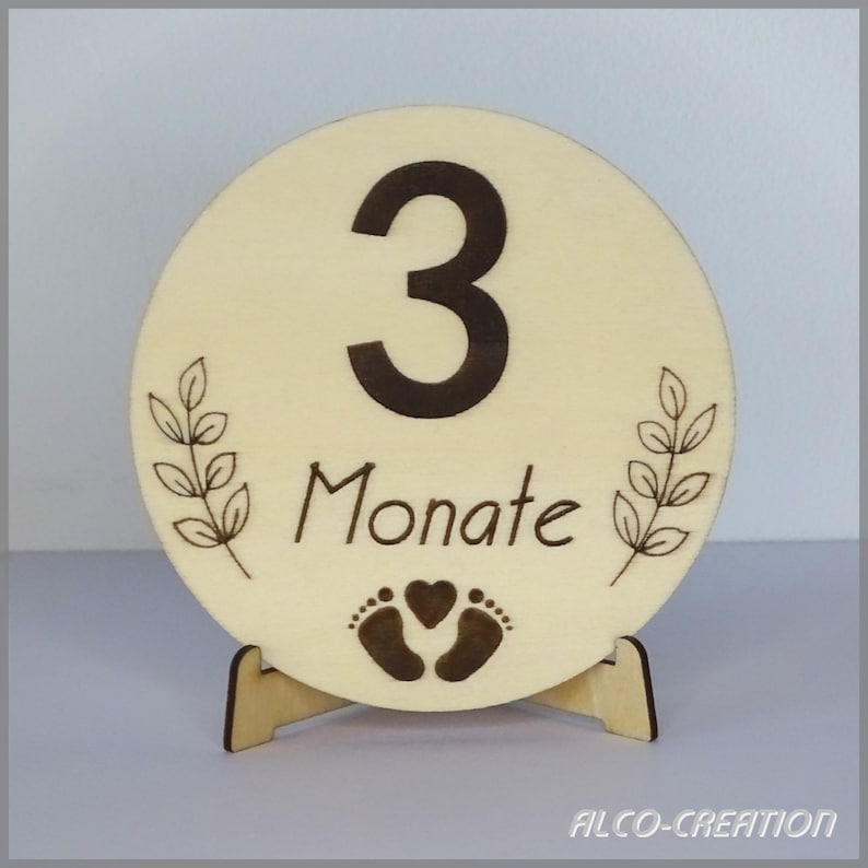 Wooden pregnancy or baby birthday card DE - Monate