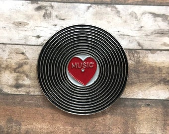 Disque vinyle Love Music | Broche en émail | Musique, Coeur, Musicien | Cadeau | Épinglette, insigne | Cadeau