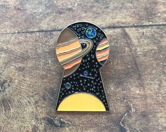 Weltall Schlüsselloch Emaille Pin | Weltraum | Galaxie, Planeten, Sterne | Astrologie| Geschenk | Anstecknadel, Anstecker | Geschenk