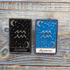 Acuario / Cartas del horóscopo del tarot / Colores y blanco y negro / Signo zodiacal, Luna, estrellas / Regalo / Pin de solapa, insignia /