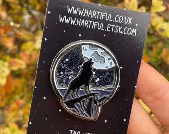 Wolf Howling with Moon Enamel Pin with Shaker Moving Glitter and Stars