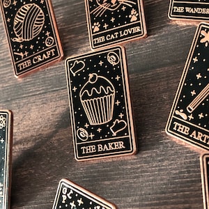 Der Bäcker Tarot Karte Emaille Pin | Backgeschenk | Anstecknadel, Anstecker | Harte Emaille