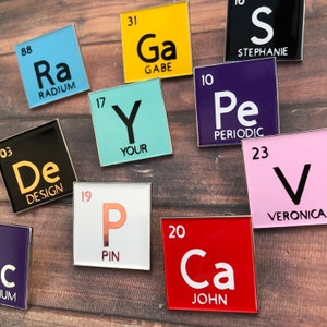 Personalisierter Periodic Table Element Emaille Pin | Personalisiertes Geschenk