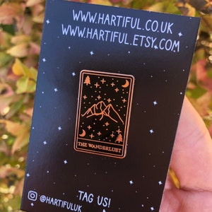 Die Wanderlust, Trave Tarot Karte Emaille Pin |  Geschenk | Geschenk | Anstecknadel, Anstecker | Harte Emaille