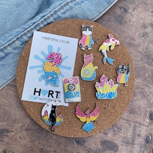Juego de pines esmaltados con purpurina de cristal, gato y carta del Tarot con la bandera del orgullo pansexual (o individual) / Pin de solapa, insignia / LGBTQ+ / Pan
