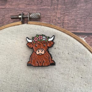 Needle Minder, Flower Crown Highland Cow | Craft, Cross Stitching Needle Nanny Magnetic