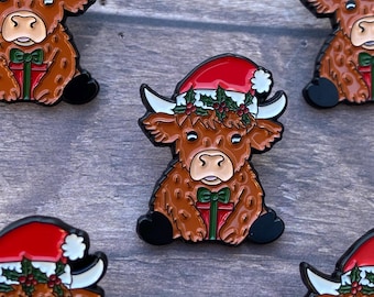Christmas Highland Cow Enamel Pin | Gift | Lapel Pin, Badge Festive |