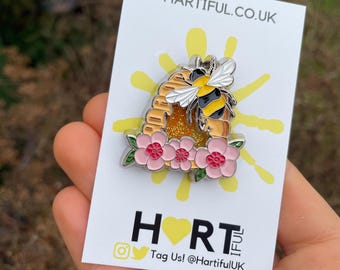 Seconds (Flawed) Glitter Bee Hive Shaker Pin, Moving Glitter Honey Effect
