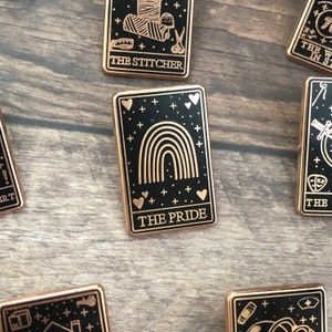 La fierté, épinglette en émail pour cartes de tarot | Épinglette, insigne | Émail dur | LGBTQ