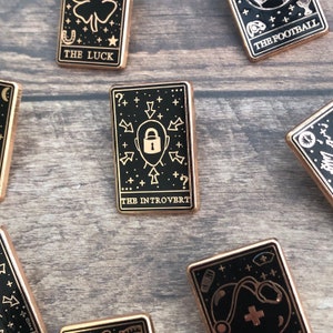 Der introvert Tarot Karte Emaille Pin | Geschenk | Anstecknadel, Anstecker | Harte Emaille