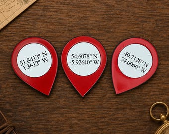 Pin's émaillé personnalisé avec coordonnées GPS | Pin's latitude et longitude personnalisé | Cadeau géolocalisé
