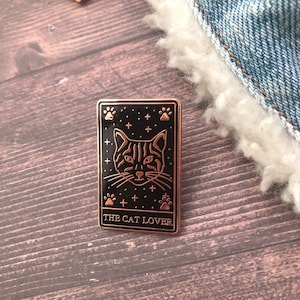 Épinglette en émail pour carte de tarot L'amoureux des chats | Cadeau pour amoureux des chats | Cadeau | Épinglette, insigne | Émail dur