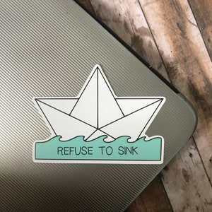 Sticker écologique refusez de couler de Zazzle.be Liste d'envies Vous avez des idées ? Bateau en origami | Sticker pour ordinateur portable Cadeau
