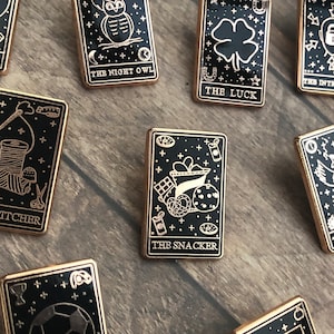 The Snacker, emaille pin tarotkaart | Reversspeld, badge | Hard email | Snack, fijnproever