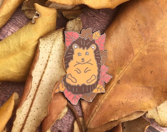 Igel in Blätter Emaille Pin | Herbst, Herbst | Anstecker | Geschenk | Harte Emaille