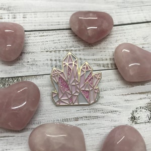 Pin de esmalte de cristal de cuarzo rosa / Pin de solapa de ciencia, insignia / regalo