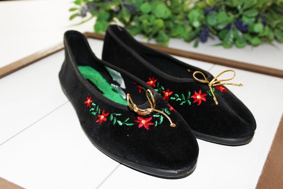 Vintage Christmas Poinsettia Loafers| Black Velve… - image 4