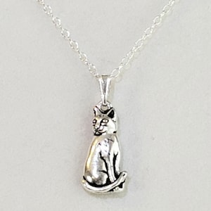 925 Sterling Silver Plated Pewter Sitting Cat Pendant, Necklace with 925 Sterling Silver Bail and 925 Sterling Silver 2.4mm Oval Cable Chain