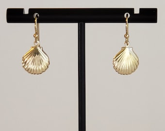 Orecchini con nodo celtico in oro antico, borchie riempite in oro 14k - Italia