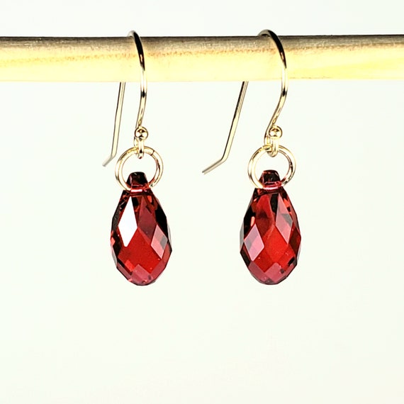 FACETED RED ACRYLIC CRYSTAL BRIOLETTE TEARDROP SILVER PLATED DROP EARRINGS