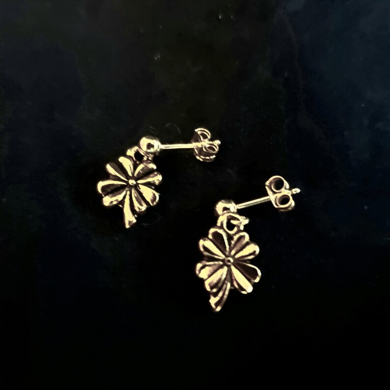 Antique Gold Fleur De Lis Post stud Earrings in 14K Gold - Etsy