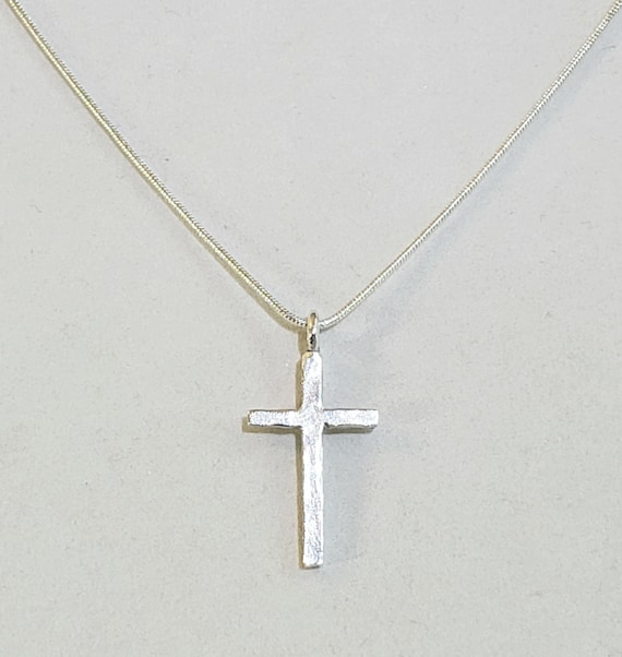 ハンマー加工クロスペンダントネックレス、925スターリングシルバー