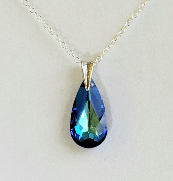 Swarovski(R) Crystal Passions Leaf Necklace Gold-filled with Teardrop Pendant Swarovski(R) Crystal Passions Leaf Necklace Gold-filled with Teardrop Pendant