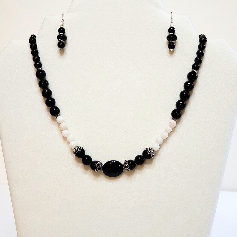 Toggle Clasp Black Agate White Quartz Beaded Gemstone Necklace with Antique 925 Sterling Silver Bead End Caps Black and White Ball