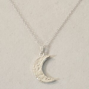 925 Sterling Silver Crescent Moon Pendant Necklace Elegant CZ 925 Sterling Silver Crescent Moon Pendant Necklace Elegant CZ