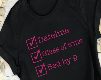 Camiseta Dateline, Copa de vino, Bed by 9, Camiseta para amantes de los crímenes reales, Camiseta Dateline, Camiseta para amantes del vino, Humor sobre crímenes reales, Regalo sobre crímenes reales