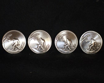 4-C632 Bigfoot Concho Silver    1 1/4" Screw back