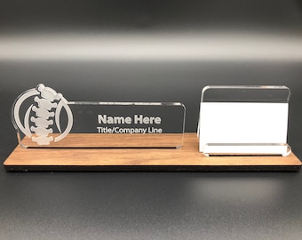 Gepersonaliseerde chiropractor: naambordje voor chiropractiebureau en visitekaartjeshouder. Hout en acryl.