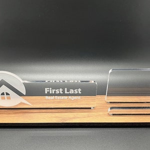 Personalisierte Schreibtisch Namensschild und Visitenkartenhalter. Holz und Acryl.
