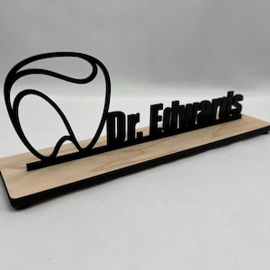 Plaque personnalisée de bureau de dentiste - hygiéniste dentaire - orthodontiste. Bois et acrylique.