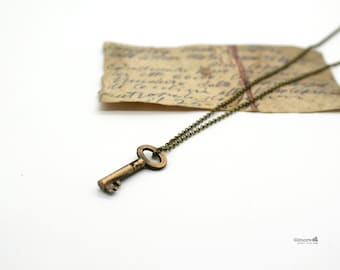 Pendant with bronze key art.371