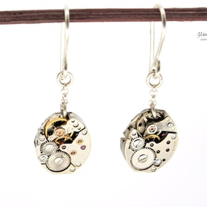 Par de pendientes con mecanismos de reloj art.227